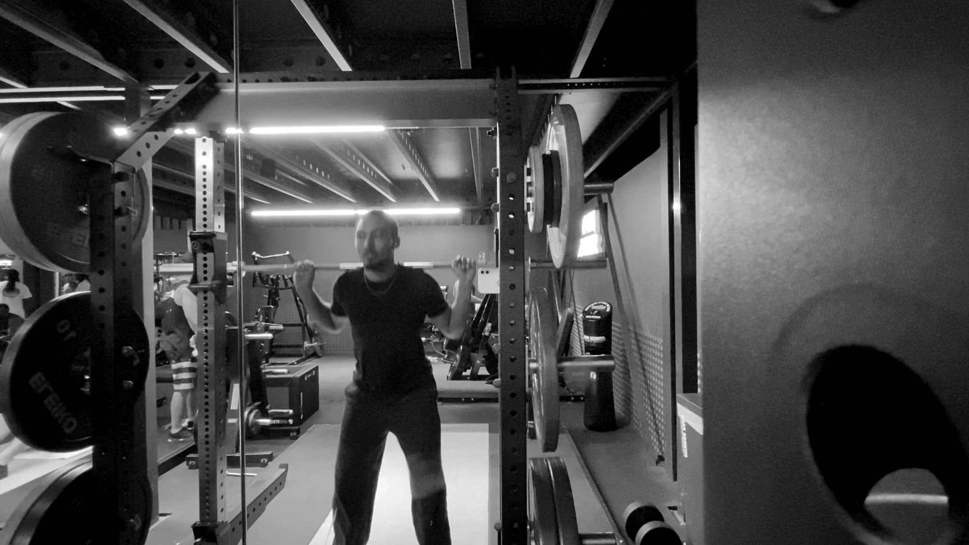 Jordan en squat profond à la barre